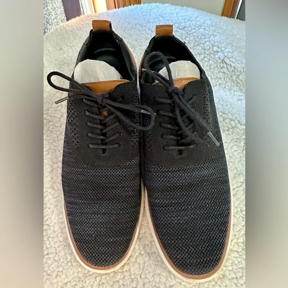 G.H. Bass & Co. Navy Knit Oxford Sneakers with Tan Accents Size 9.5
